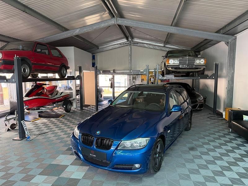 Gebraucht BMW 320 177 PS (130 kW) 2009 Blau Kombi