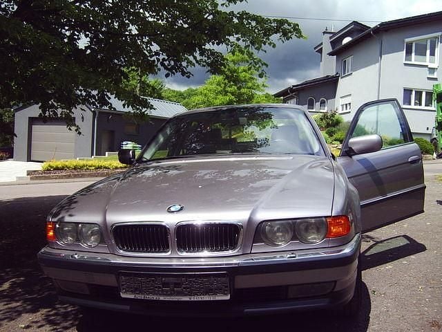 Gebraucht BMW 735 238 PS (175 kW) 1998 Grau Limousine