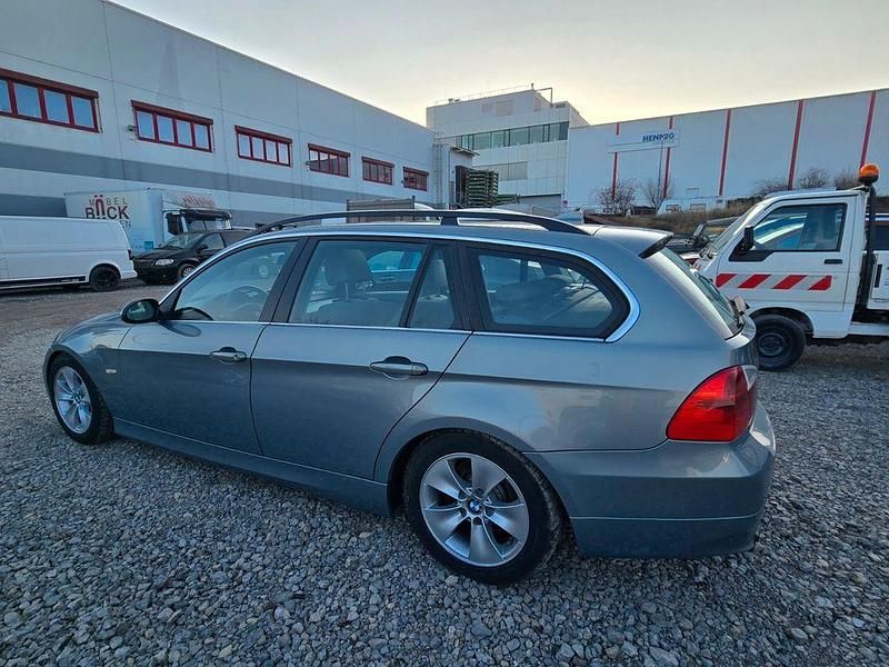 Gebraucht BMW 325 Sport Line 218 PS (160 kW) 2005 Grün Kombi