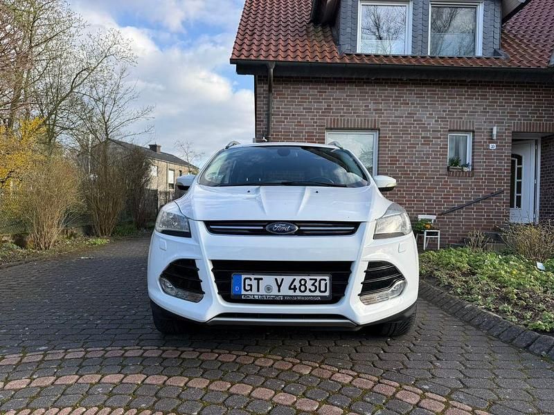 Gebraucht Ford Kuga Titanium 150 PS (110 kW) 2015 Weiß SUV