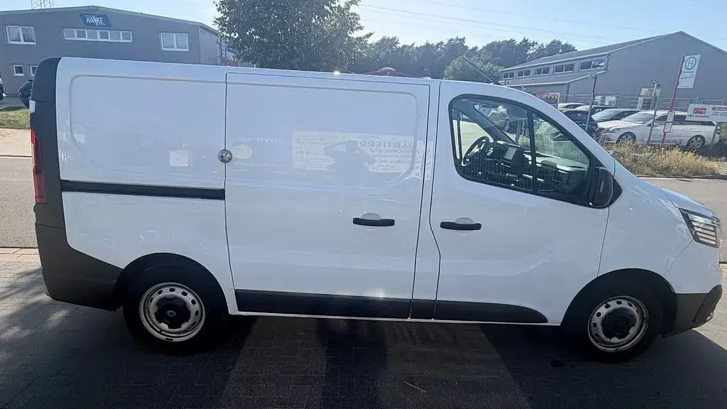 Gebraucht Renault Trafic Komfort 110 PS (80 kW) 2023 Weiß Van / Kleinbus
