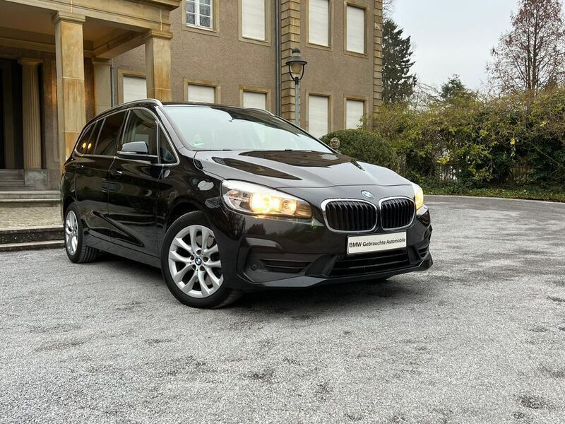 Black sapphire metallic Gebraucht 2020 BMW 218 Van / Kleinbus | 15.300 € (Guter Preis) - Bild 1/4
