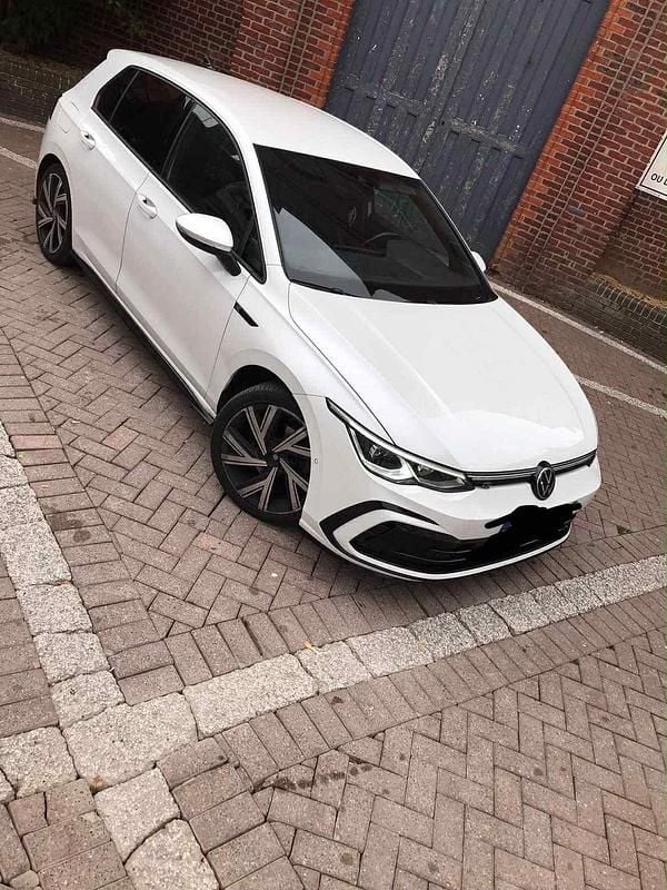 Weiß Gebraucht 2022 VW Golf VIII R-line Kleinwagen | 18.500 € (Superpreis) - Bild 1/4