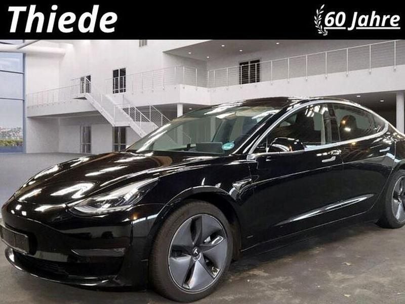 Solid black Gebraucht 2020 Tesla Model 3 Limousine | 22.800 € (Guter Preis) - Bild 1/3
