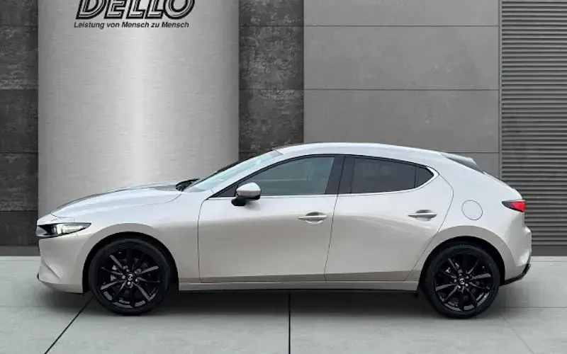 Neu Mazda 3 Center-Line 186 PS (136 kW) 2025 Platinum quartz Limousine