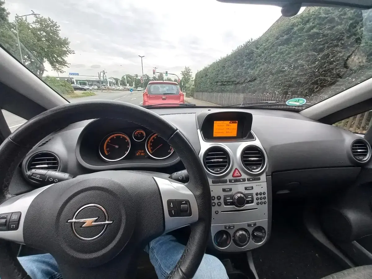 Gebraucht Opel Corsa 95 PS (69 kW) 2013 Silber Kleinwagen