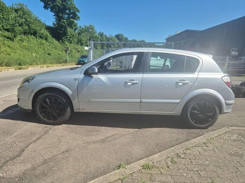 Gebraucht Opel Astra Elegance 105 PS (77 kW) 2004 Starsilber iii m2 Kleinwagen
