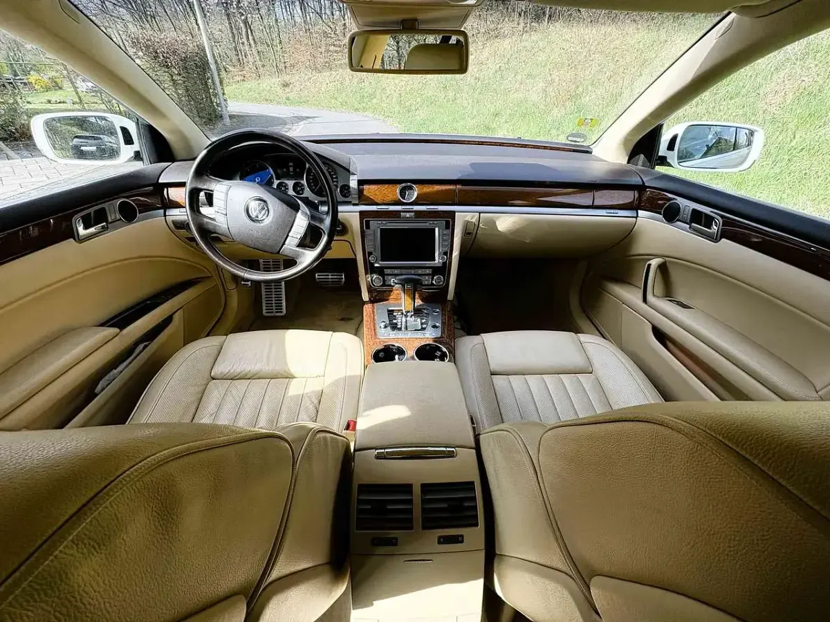 Gebraucht VW Phaeton 239 PS (175 kW) 2013 Weiß Limousine