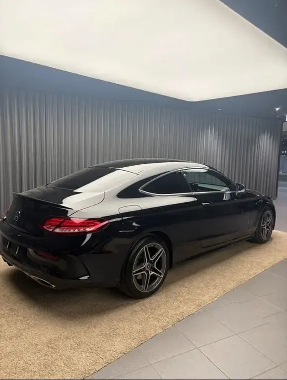 Gebraucht Mercedes C180 AMG line 156 PS (114 kW) 2019 Schwarz Coupé