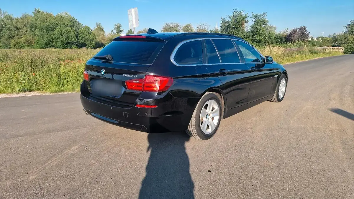 Gebraucht BMW 520 184 PS (135 kW) 2010 Schwarz Kombi