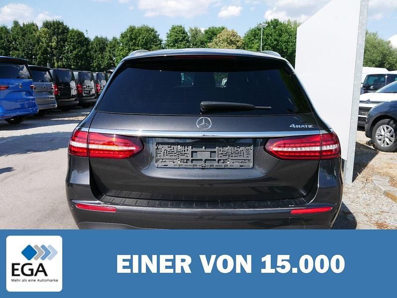 Metallic Gebraucht 2021 Mercedes E450 Avantgarde | 35.200 € - Bild 1/4