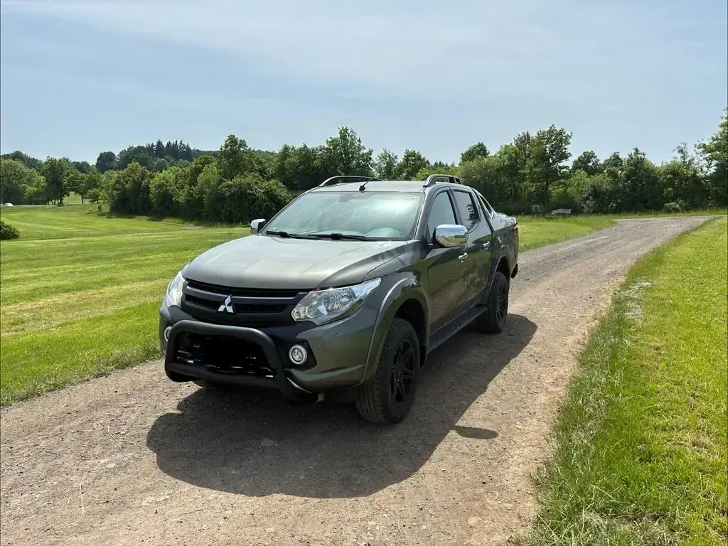 Gebraucht Mitsubishi L200 Edition 181 PS (133 kW) 2019 Grün Pickup
