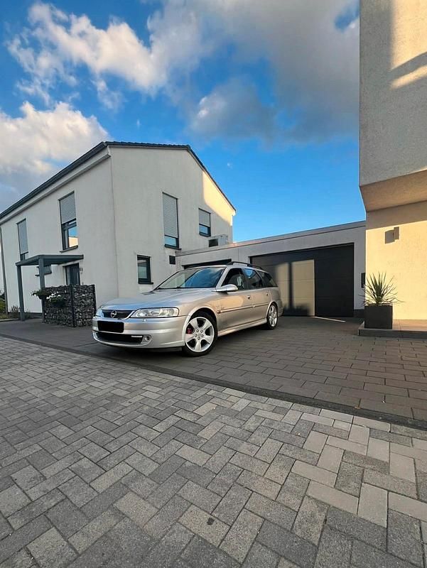 Silber Gebraucht 2002 Opel Vectra Sport Kombi | 2.350 € (Etwas zu teuer) - Bild 1/4