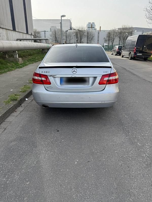 Gebraucht Mercedes E200 184 PS (135 kW) 2009 Silber Limousine