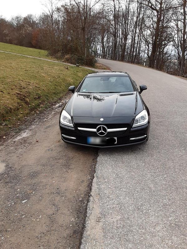 Second-hand Mercedes SLK200 184 CP (135 kW) 2011 Negru Cabrio