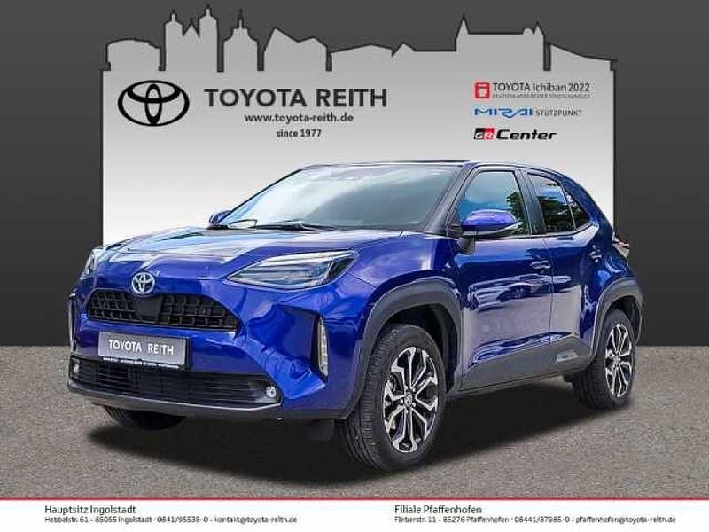 Nachtblau mica metallic (metallic) Gebraucht 2022 Toyota Yaris Hybrid Team SUV | 23.970 € (Fairer Preis) - Bild 1/4