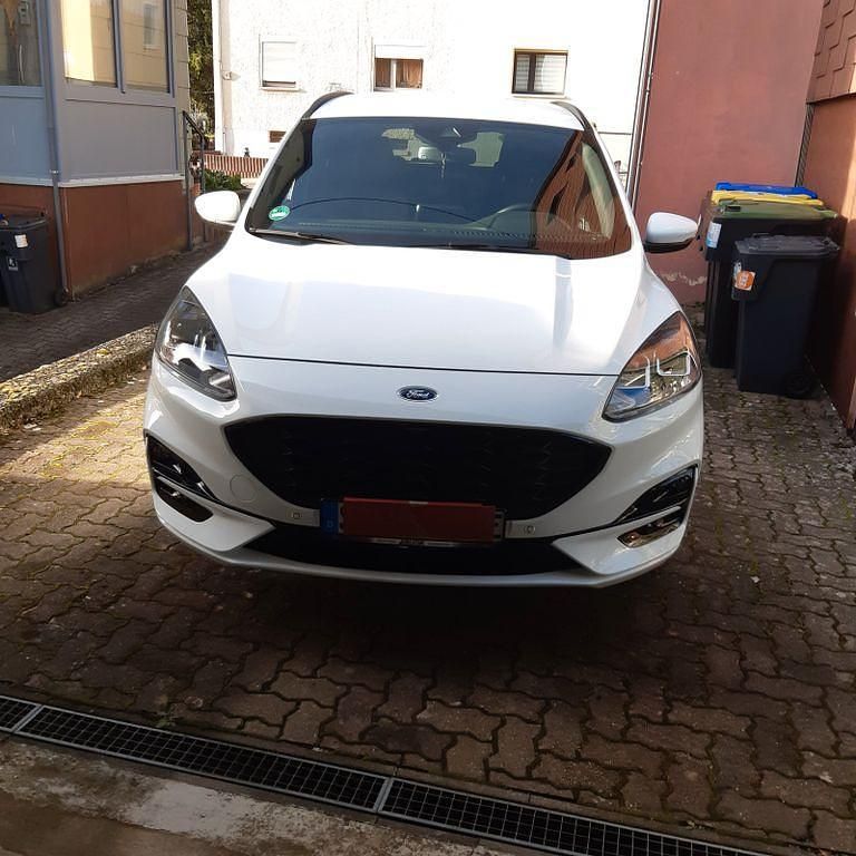 Weiß Gebraucht 2022 Ford Kuga ST-Line SUV | 25.900 € (Guter Preis) - Bild 1/4