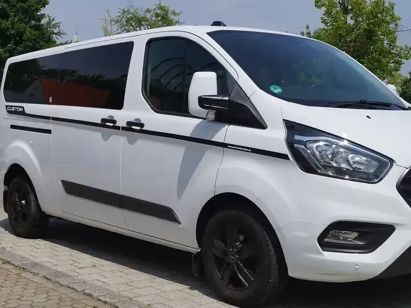 Second-hand Ford Transit Custom 131 CP (96 kW) 2023 Alb Monovolum