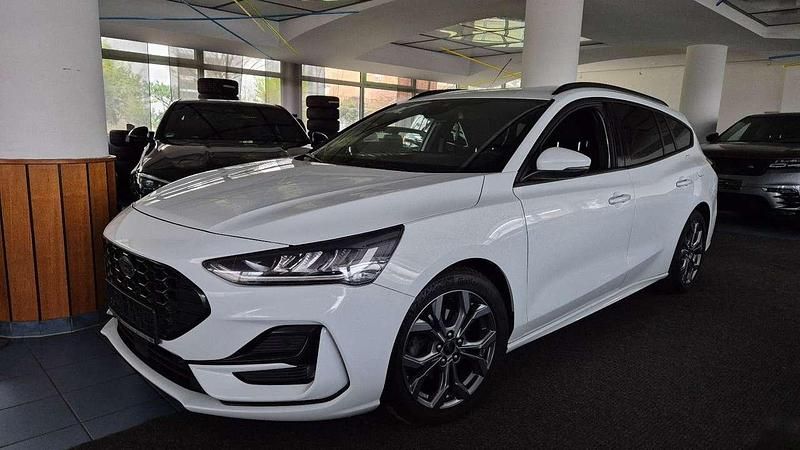 Weiß Gebraucht 2023 Ford Focus ST-Line Kombi | 16.990 € (Etwas zu teuer) - Bild 1/4