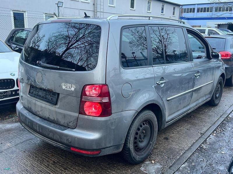 Gebraucht VW Touran Highline 140 PS (102 kW) 2009 Grau Van / Kleinbus