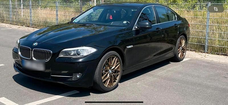 Schwarz Gebraucht 2011 BMW 525 Limousine | 10.000 € (Guter Preis) - Bild 1/4