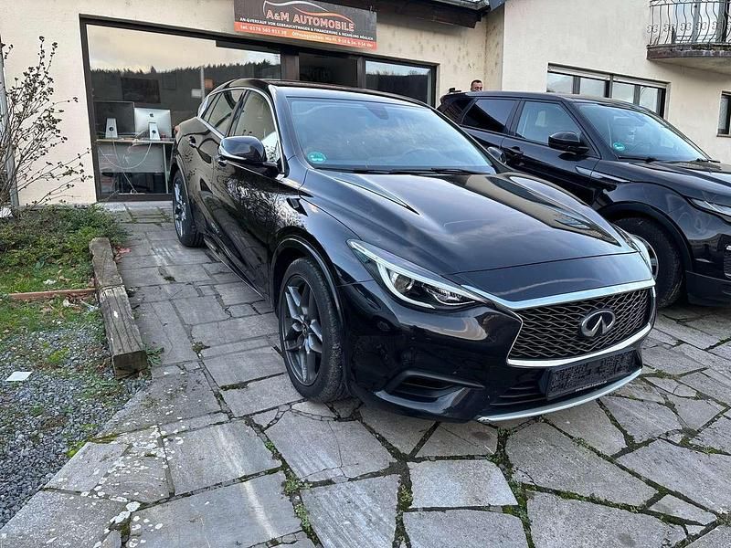 Gebraucht Infiniti Q30 Premium 109 PS (80 kW) 2017 City black Kleinwagen
