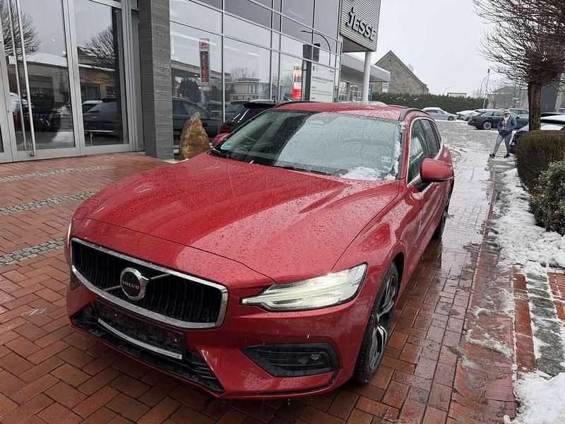 Fusion red / metallic Gebraucht 2023 Volvo V60 Core Kombi | 24.490 € (Superpreis) - Bild 1/3