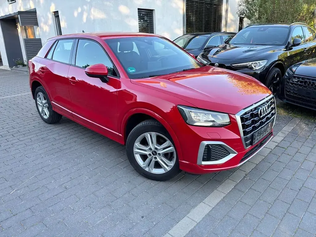 Gebraucht Audi Q2 Advanced 150 PS (110 kW) 2022 Rot SUV