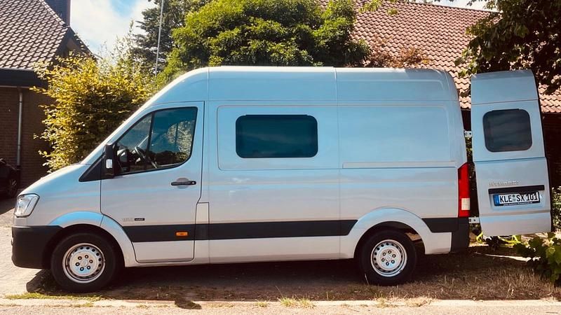 Grau Gebraucht 2017 Hyundai H 350 Van | 23.999 € - Bild 1/4