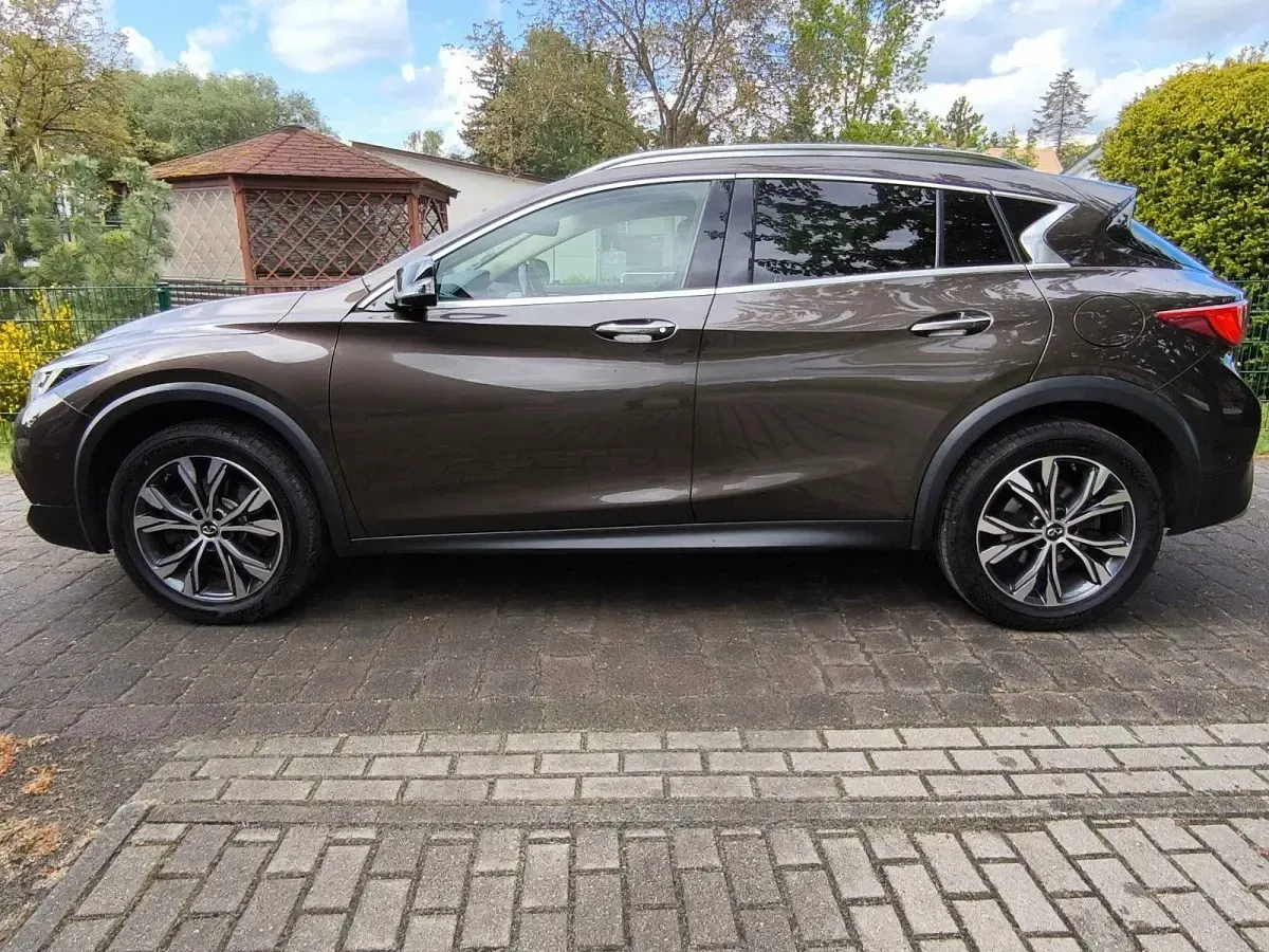 Gebraucht Infiniti QX30 Premium 170 PS (125 kW) 2016 Braun SUV