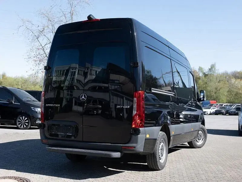 Używany Mercedes Sprinter 170 KM (125 kW) 2022 Czarny Van