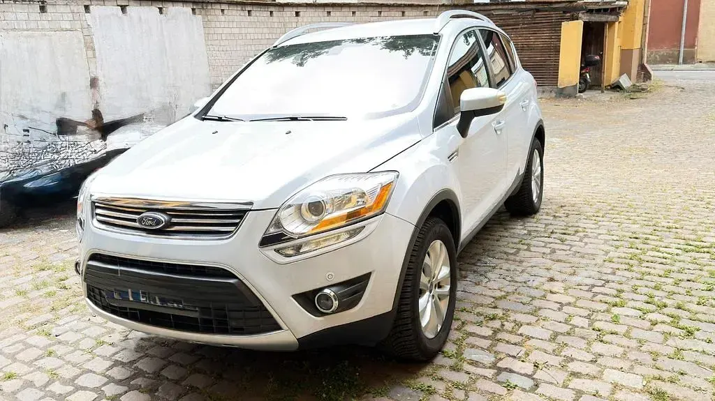 Gebraucht Ford Kuga Individual 140 PS (102 kW) 2011 Weiß SUV