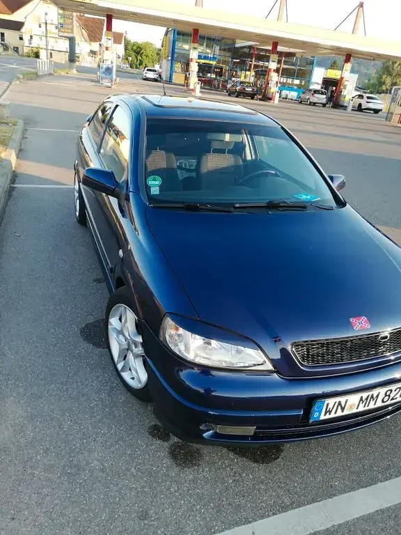 Gebraucht Opel Astra Sportive 136 PS (100 kW) 1998 Blau Limousine