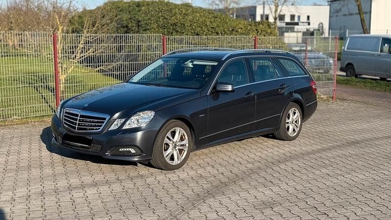 Gebraucht Mercedes E350 292 PS (214 kW) 2010 Schwarz Kombi