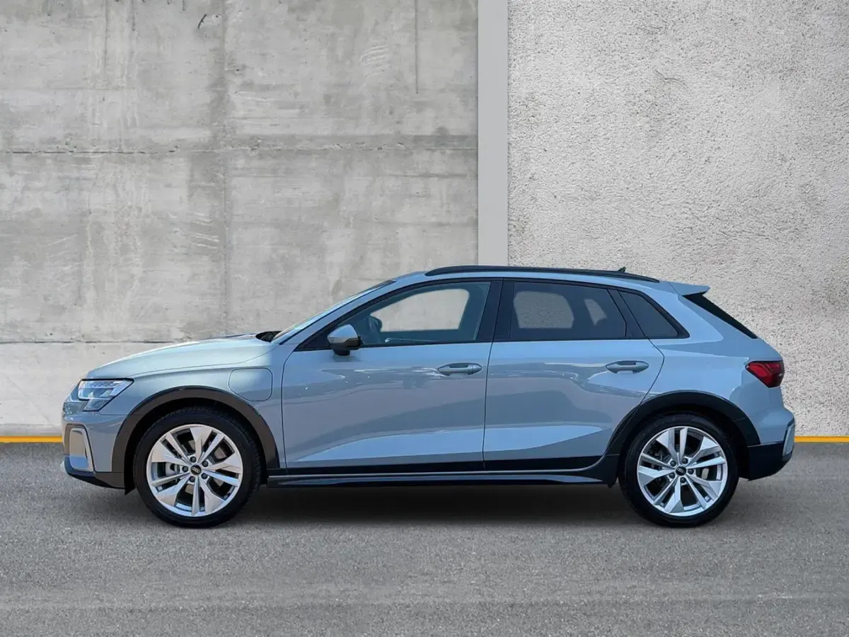 Gebraucht Audi A3 e-tron Ambiente 204 PS (150 kW) 2025 Pfeilgrau perleffekt Kleinwagen