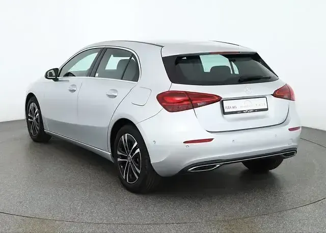 Gebraucht Mercedes A180 Progressive 150 PS (110 kW) 2023 Silber Limousine