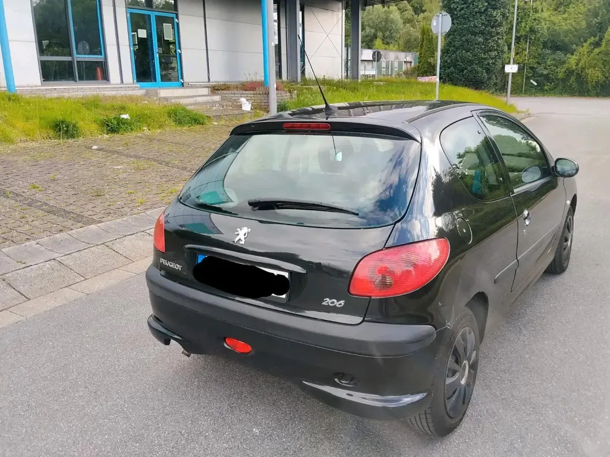 Gebraucht Peugeot 206 75 PS (55 kW) 2004 Schwarz Kleinwagen