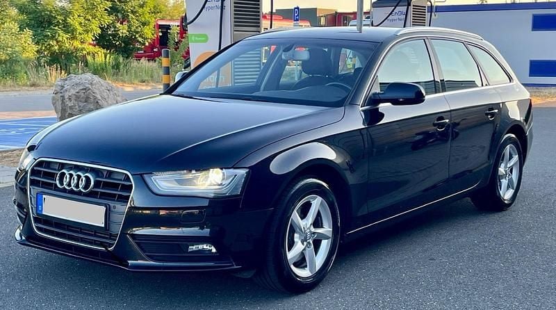 Schwarz Gebraucht 2012 Audi A4 Kombi | 6.890 € (Superpreis) - Bild 1/4