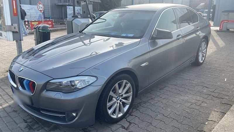 Gebraucht BMW 520 184 PS (135 kW) 2012 Grau Limousine