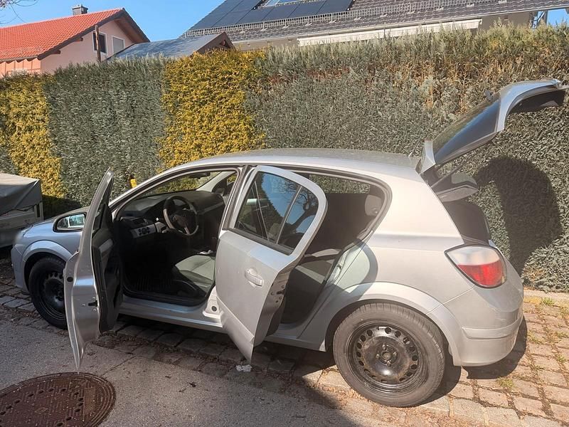 Gebraucht Opel Astra Edition 90 PS (66 kW) 2005 Silber Limousine