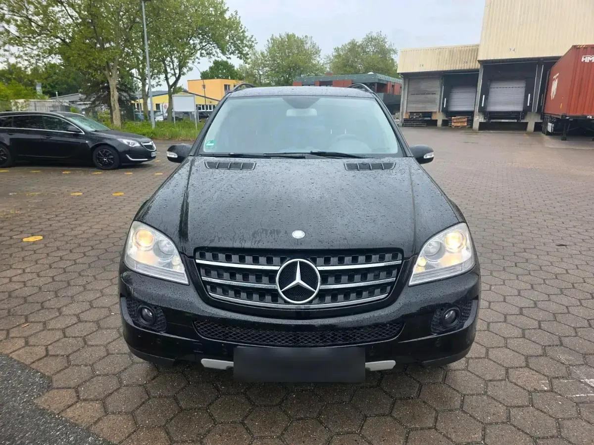 Gebraucht Mercedes ML280 190 PS (139 kW) 2008 Schwarz SUV