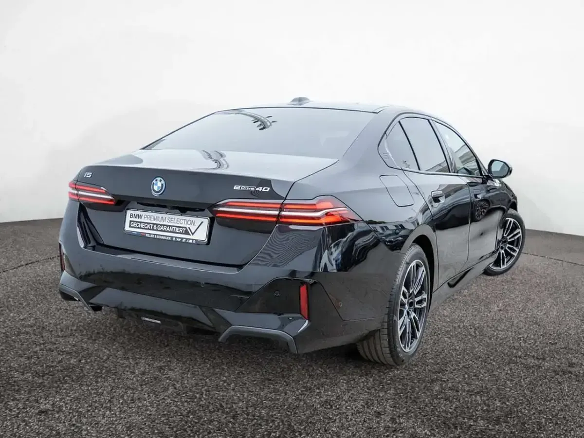 Gebraucht BMW i5 M Sport 250 kW (340 PS) 2025 Schwarz Limousine