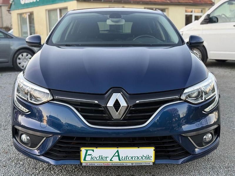 Blau Gebraucht 2018 Renault Mégane IV Play Limousine | 10.990 € (Fairer Preis) - Bild 1/4