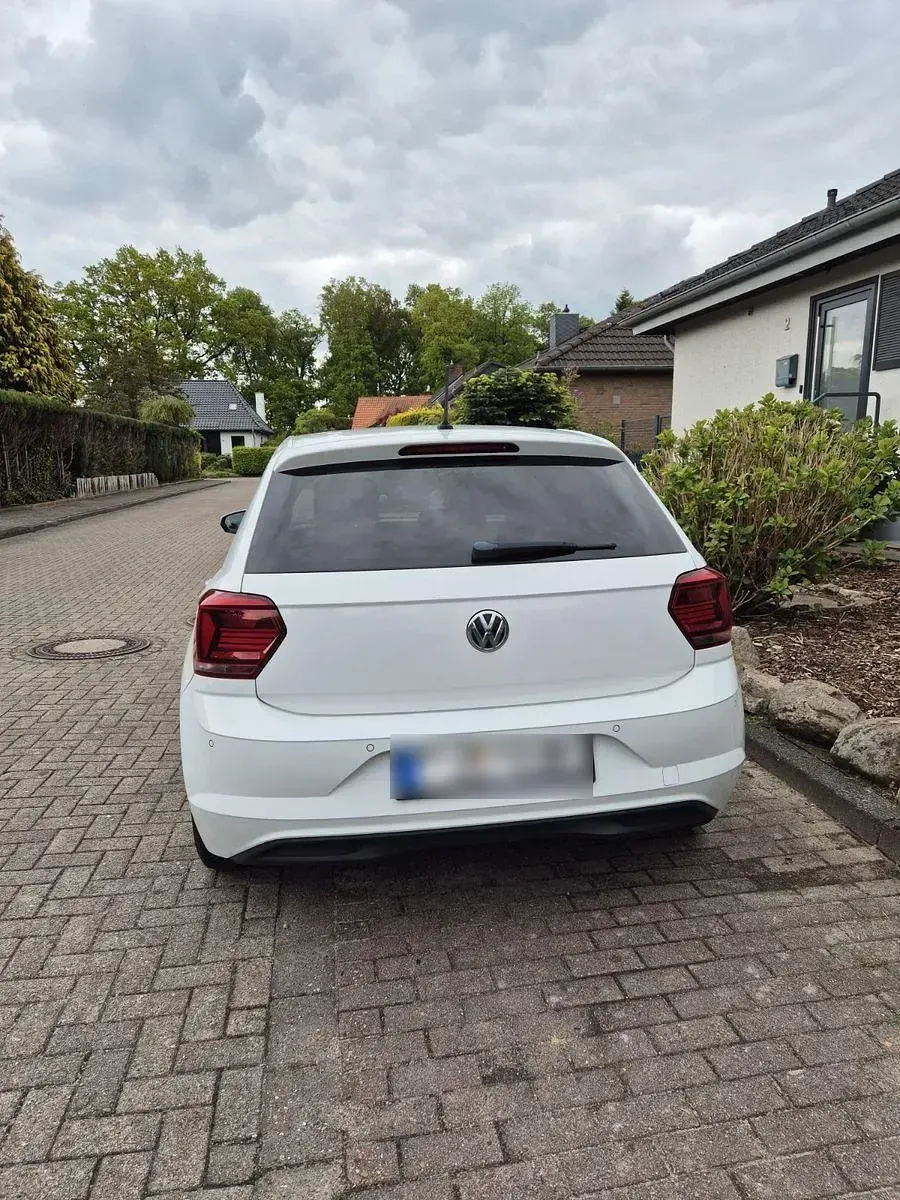 Gebraucht VW Polo Comfortline 75 PS (55 kW) 2018 Weiß Kleinwagen