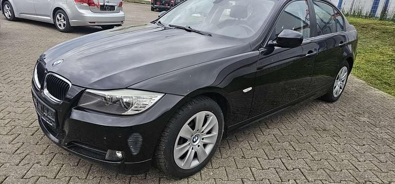 Schwarz Gebraucht 2009 BMW 318 Limousine | 2.600 € (Superpreis) - Bild 1/4