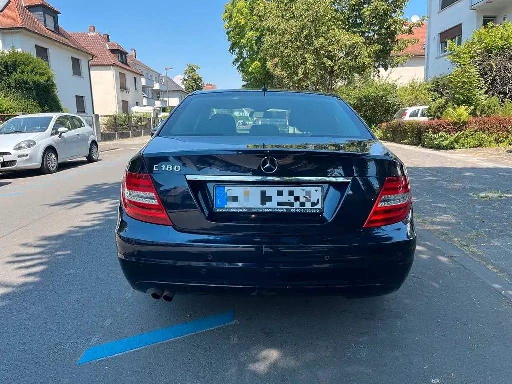 Gebraucht Mercedes C180 156 PS (114 kW) 2012 Blau Limousine