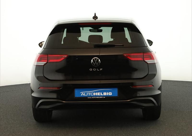 Gebraucht VW Golf Life 131 PS (96 kW) 2023 Deep black perleffekt SUV