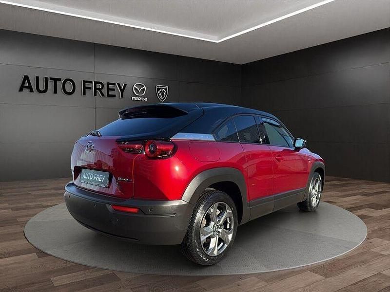 Gebraucht Mazda MX30 Makoto 106 kW (145 PS) 2023 Soul red crystal m: black roof SUV