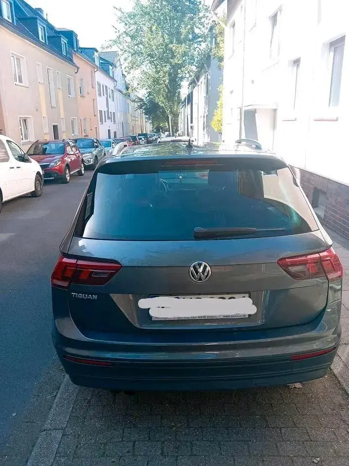Gebraucht VW Tiguan Sound 150 PS (110 kW) 2018 Grau SUV