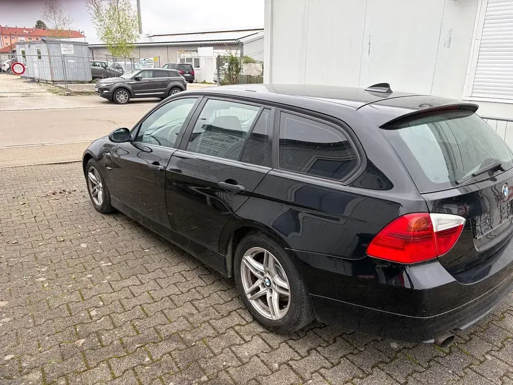 Second-hand BMW 318 129 CP (94 kW) 2006 Negru Break